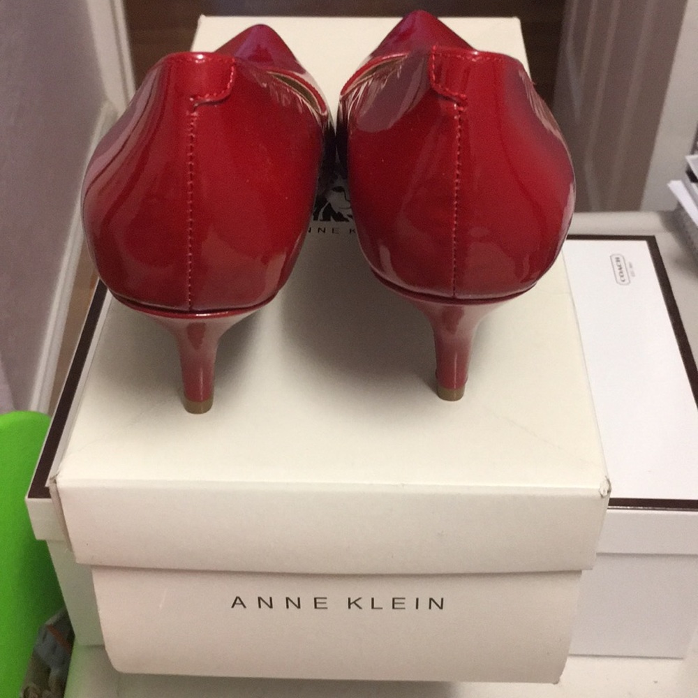 Anne Klein woman red shoe , super comfy.
New condition